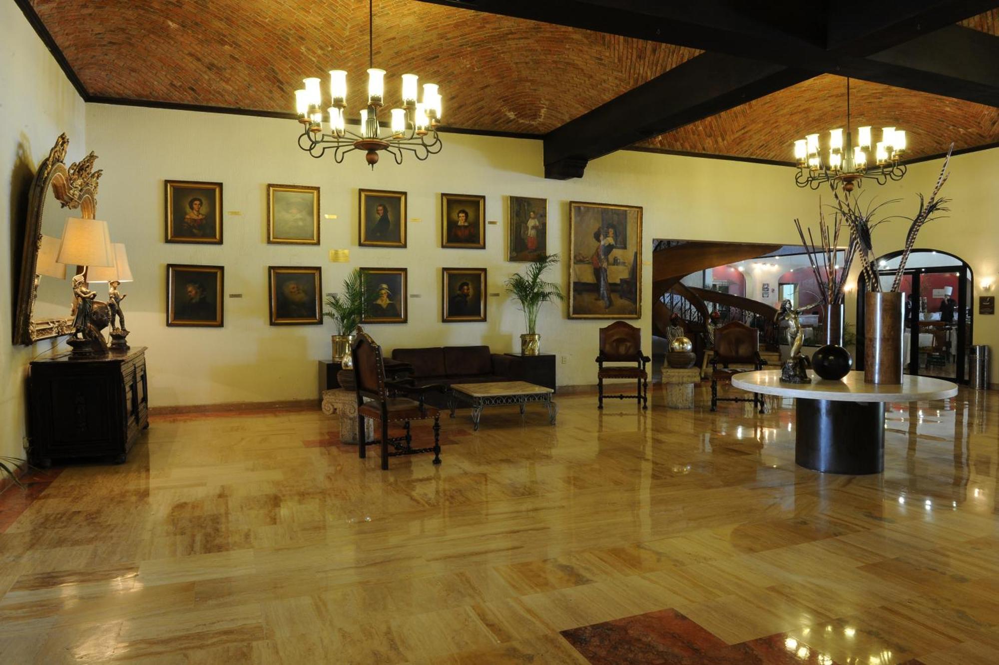 Real De Minas Poliforum Leon Bagian luar foto