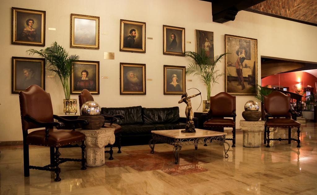 Real De Minas Poliforum Leon Bagian luar foto